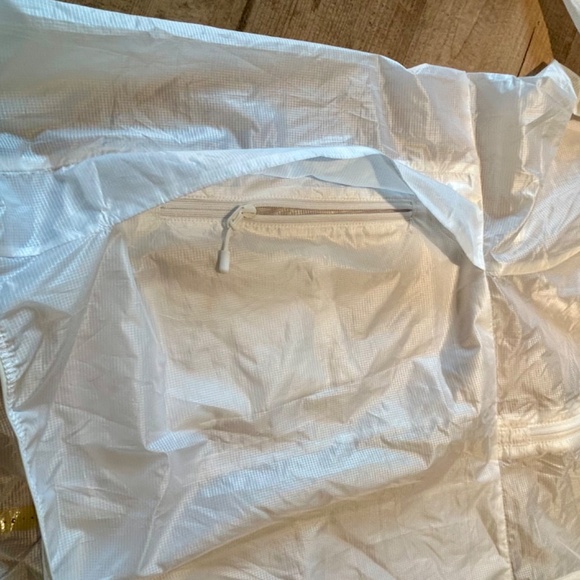 Lululemon Run With It Jacket, Size Medium, WHITE - Picture 7 of 11